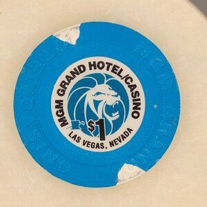MGM GRAND Casino Chip Las Vegas $1 Lucky Gift Charm Coin Card Protector Gamble